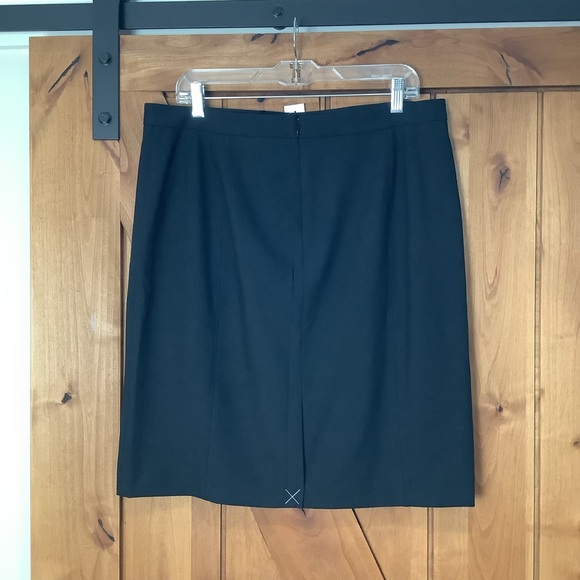 NWT Ann Taylor Black Seamed Stretch Pencil Skirt, Size 14 - Picture 4 of 10